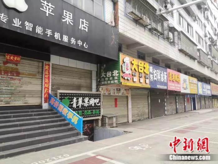 湖北省随州市沿街店铺。彭婧如 摄